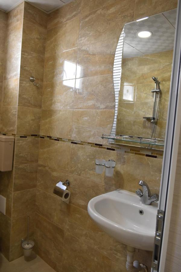Suhin Dol Hotel Belimel Екстер'єр фото